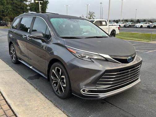 2025 Toyota Sienna Platinum 7 Passenger