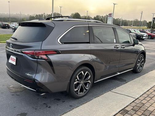 2025 Toyota Sienna Platinum 7 Passenger