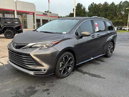 2025 Toyota Sienna Platinum 7 Passenger