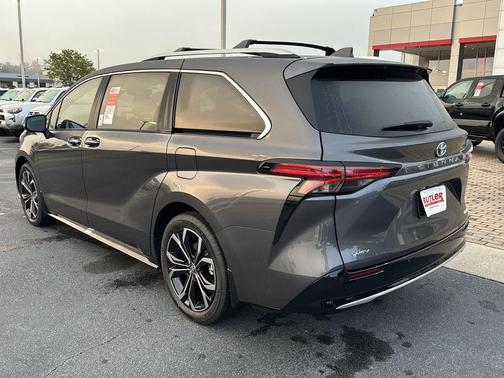 2025 Toyota Sienna Platinum 7 Passenger