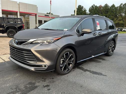 2025 Toyota Sienna Platinum 7 Passenger