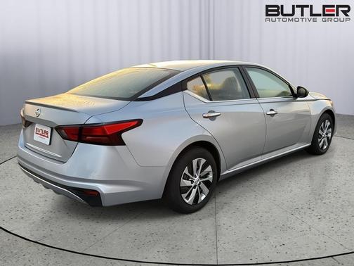 Brilliant Silver Metallic 2022 Nissan Altima S FWD