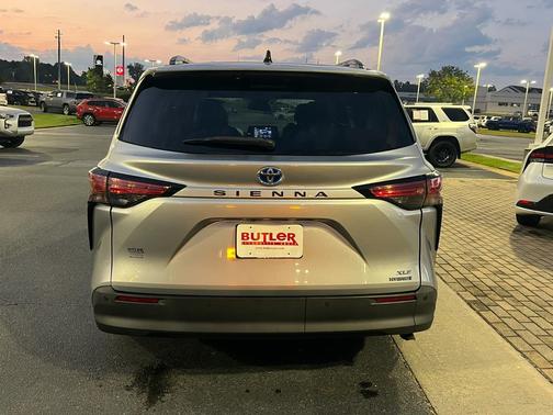 2022 Toyota Sienna XLE 8 Passenger