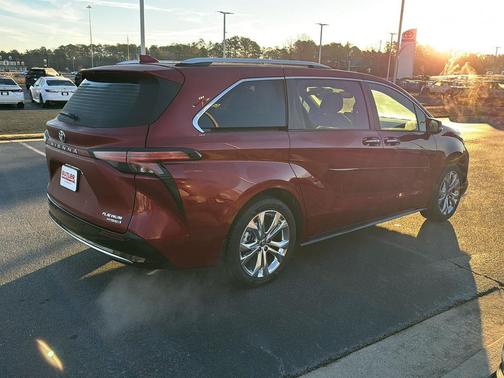 2024 Toyota Sienna Platinum
