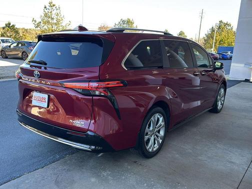 2024 Toyota Sienna Platinum
