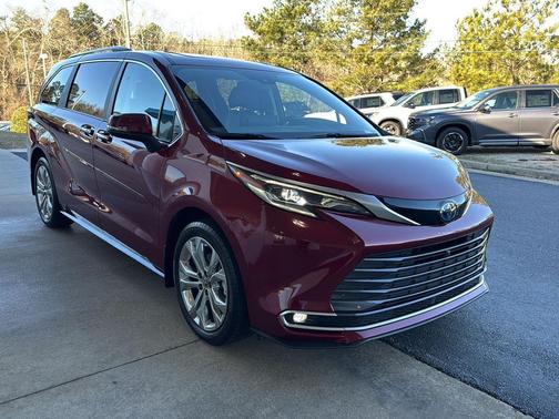 2024 Toyota Sienna Platinum