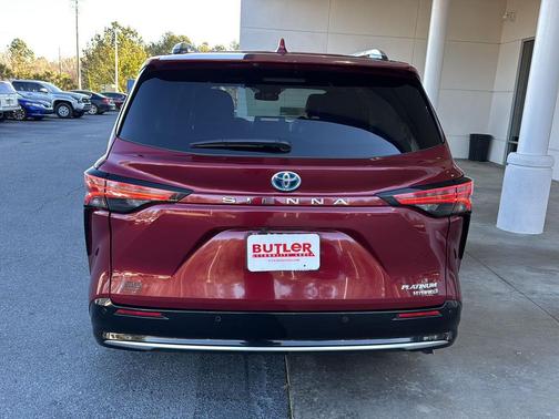2024 Toyota Sienna Platinum