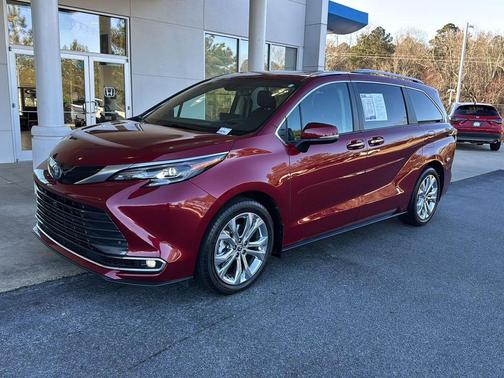 2024 Toyota Sienna Platinum