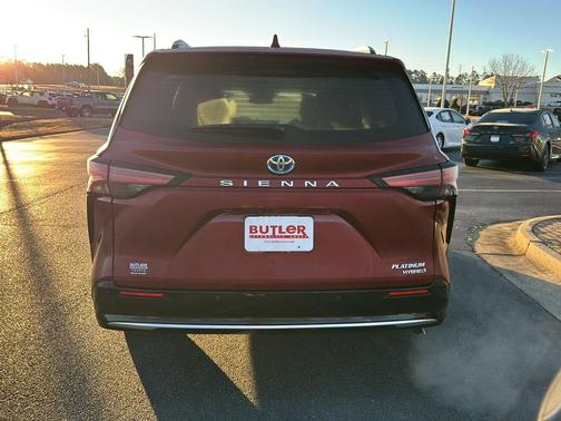 2024 Toyota Sienna Platinum