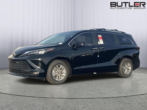 Midnight Black Metallic 2026 Toyota Sienna XLE