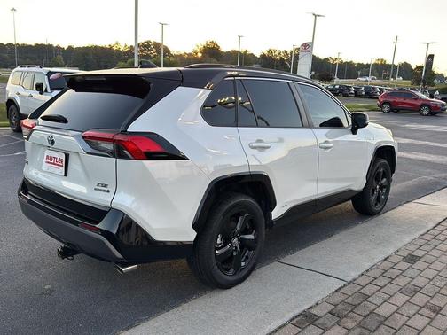 2020 Toyota RAV4 Hybrid SE