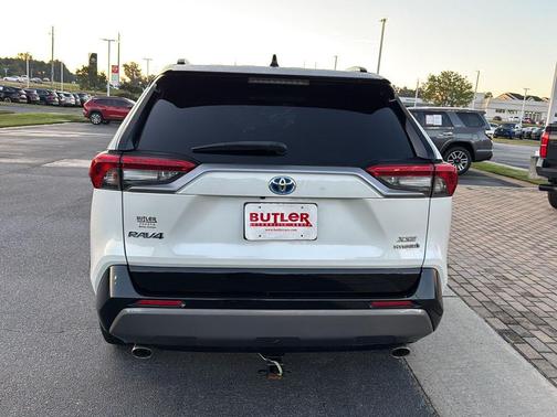 2020 Toyota RAV4 Hybrid SE
