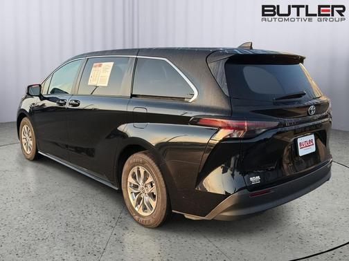 Midnight Black Metallic 2023 Toyota Sienna LE