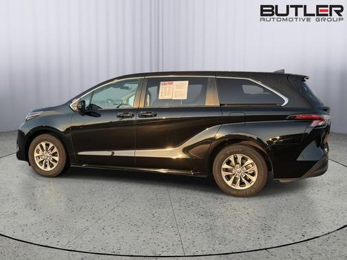 Midnight Black Metallic 2023 Toyota Sienna LE