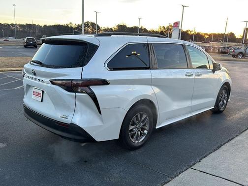 2023 Toyota Sienna XLE
