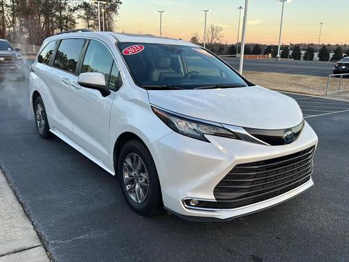 2023 Toyota Sienna XLE