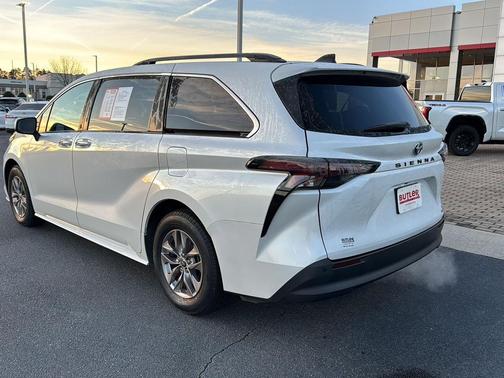 2023 Toyota Sienna XLE