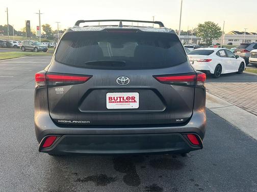 Magnetic Gray Metallic 2022 Toyota Highlander XLE