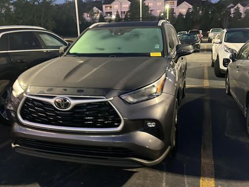 Magnetic Gray Metallic 2022 Toyota Highlander XLE