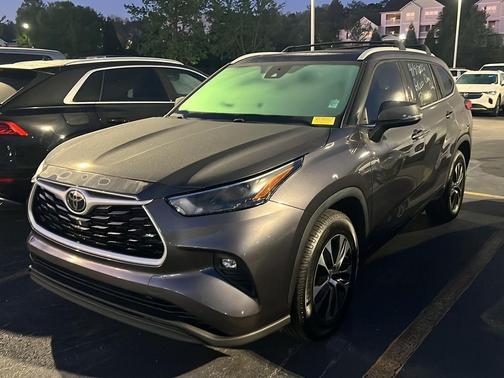 Magnetic Gray Metallic 2022 Toyota Highlander XLE