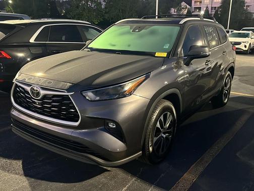 Magnetic Gray Metallic 2022 Toyota Highlander XLE