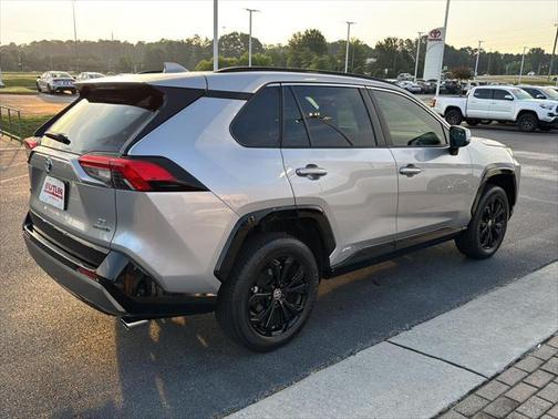 2024 Toyota RAV4 Hybrid SE