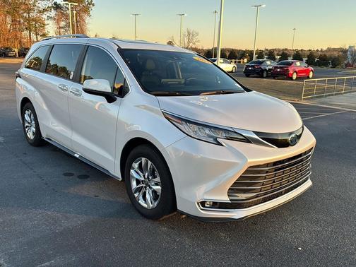 2025 Toyota Sienna Limited
