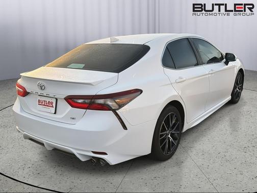 White 2022 Toyota Camry SE