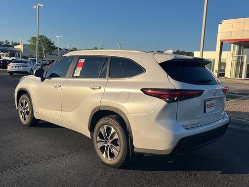 2026 Toyota Highlander Hybrid XLE
