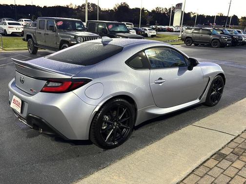 2024 Toyota GR86 Premium