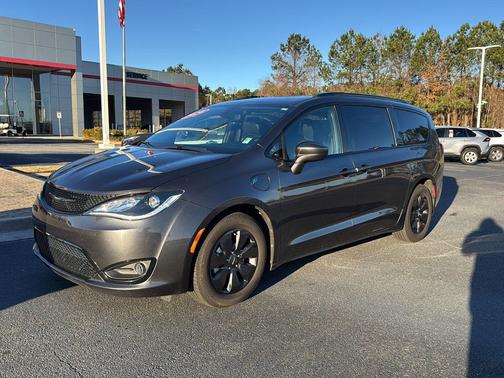 2020 Chrysler Pacifica Hybrid Touring L