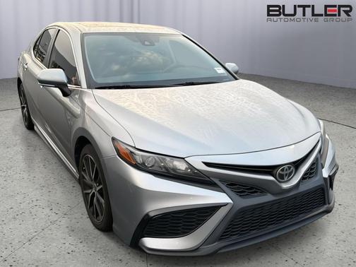 Celestial Silver Metallic 2021 Toyota Camry SE