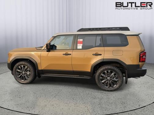 Trail Dust/Gray Scape Roof 2026 Toyota Land Cruiser Base