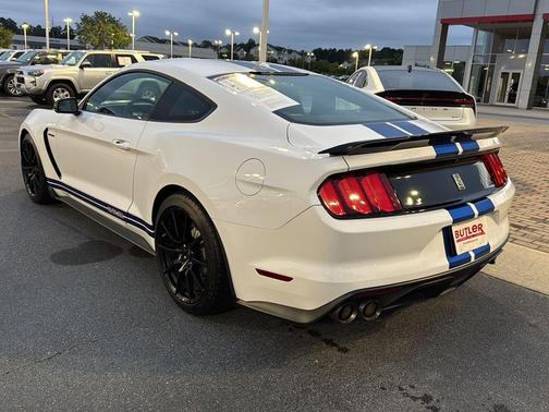 2017 Ford Shelby GT350 Base
