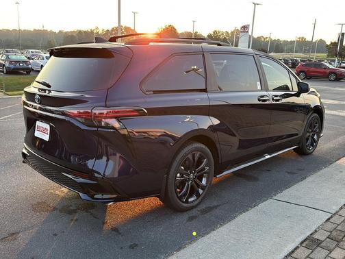 2025 Toyota Sienna XSE 7 Passenger