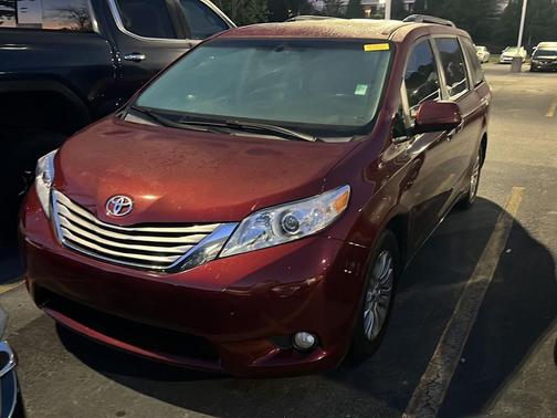 2017 Toyota Sienna XLE