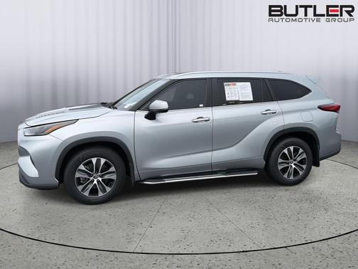 Celestial Silver Metallic 2023 Toyota Highlander XLE