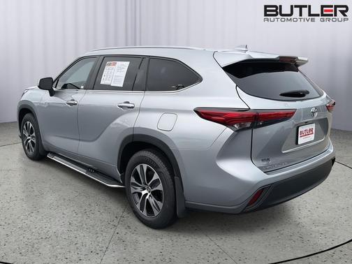 Celestial Silver Metallic 2023 Toyota Highlander XLE