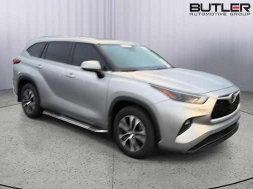 Celestial Silver Metallic 2023 Toyota Highlander XLE