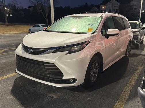 2025 Toyota Sienna XLE