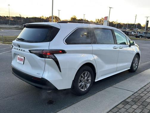 2025 Toyota Sienna XLE