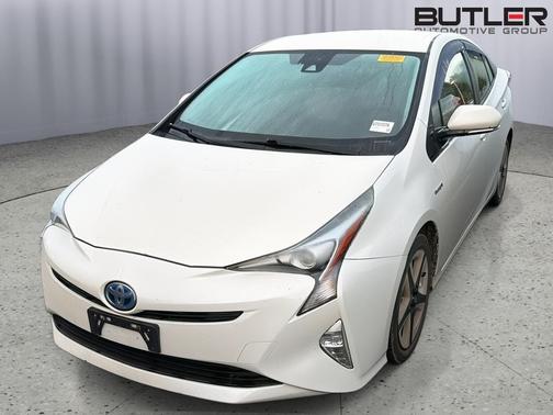 Blizzard Pearl 2016 Toyota Prius Four Touring