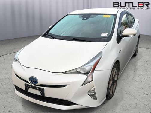 Blizzard Pearl 2016 Toyota Prius Four Touring