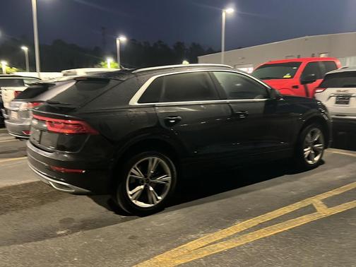 Mythos Black Metallic 2023 Audi Q8 55 Premium Plus