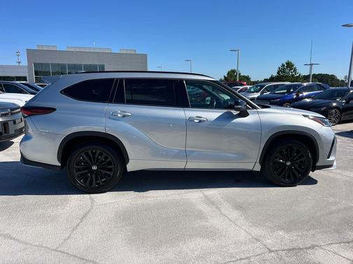 2024 Toyota Highlander XSE