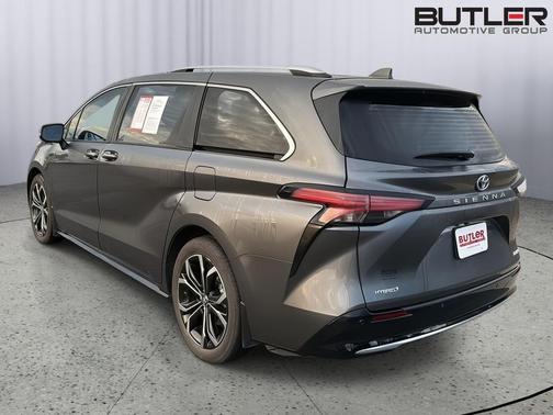 Magnetic Gray Metallic 2025 Toyota Sienna Platinum