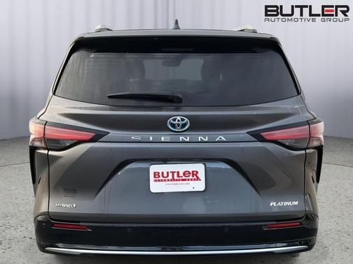 Magnetic Gray Metallic 2025 Toyota Sienna Platinum