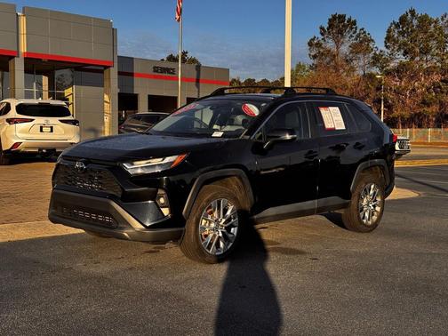 2022 Toyota RAV4 XLE Premium