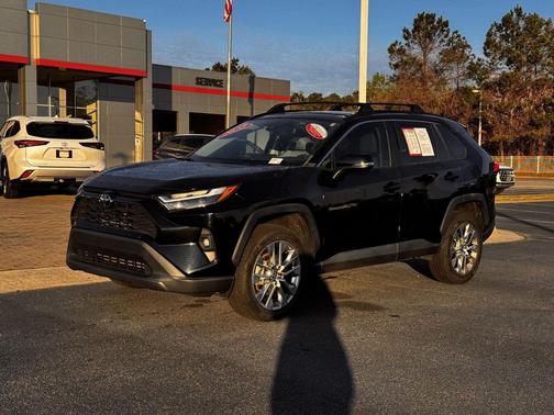 2022 Toyota RAV4 XLE Premium