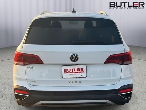 Pure White 2022 Volkswagen Taos 1.5T SE